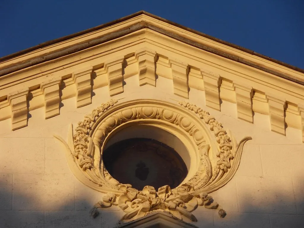 Chateau De La Motte Noailly Bed & Breakfast